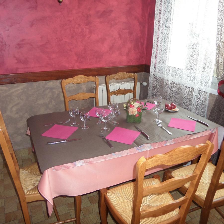 Hotel Restaurant La Renaissance Saint-Cirgues-en-Montagne Экстерьер фото